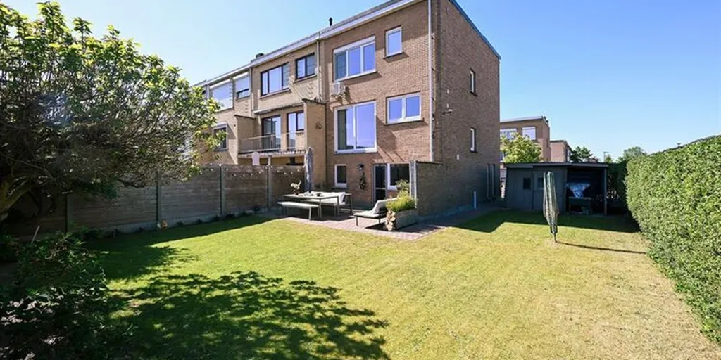 Aed - Fully Renovated Semi-Open House in Hoevenen