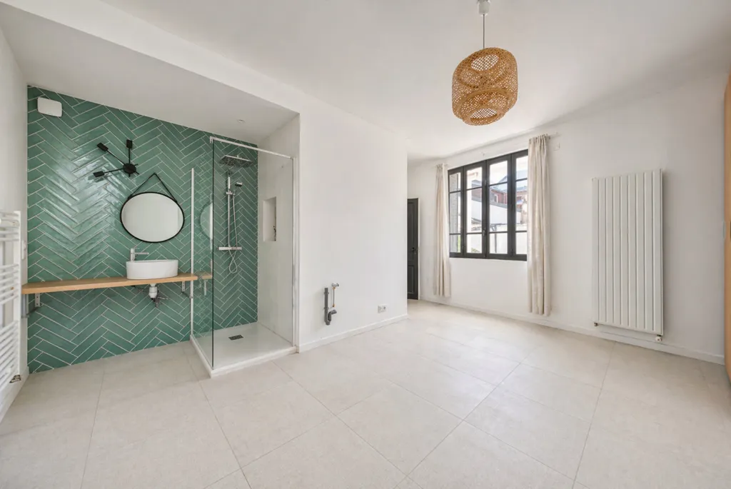 Salles de bain - Maison Rénovée avec Jardin et Studio à Sud-Gare