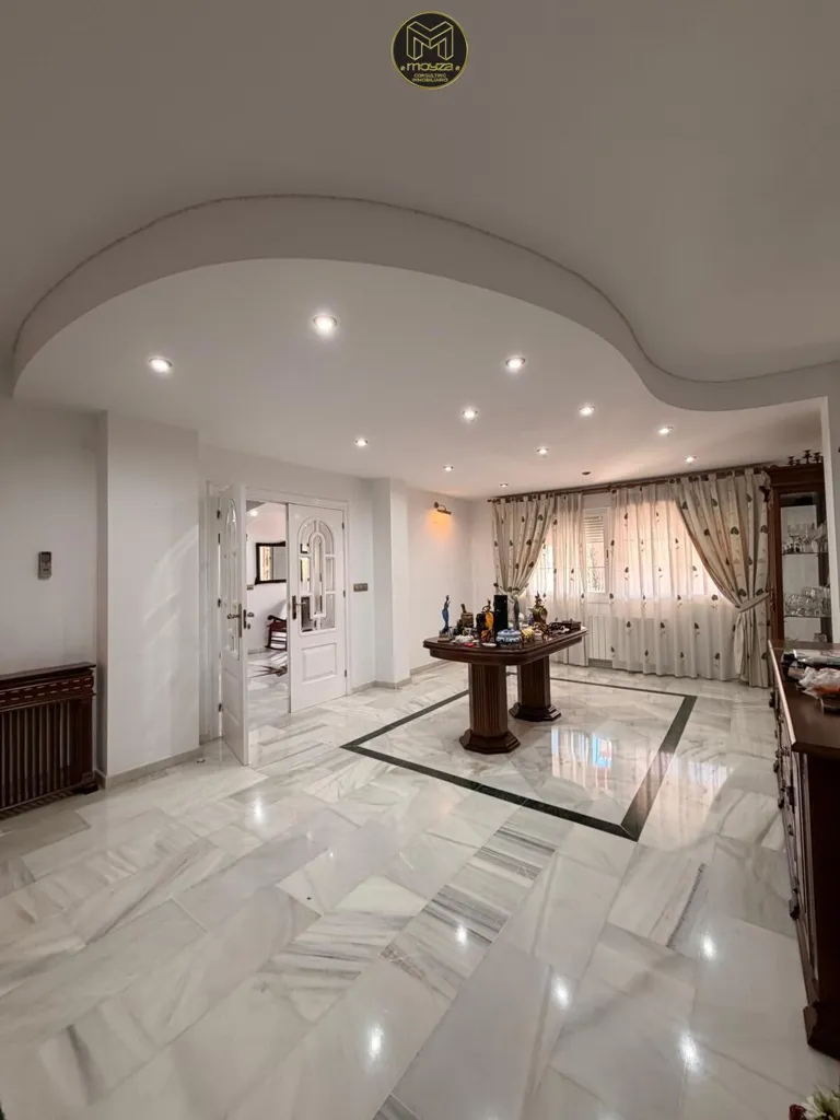 Esik - Luxury Villa with Private Garage on Gran Bulevar