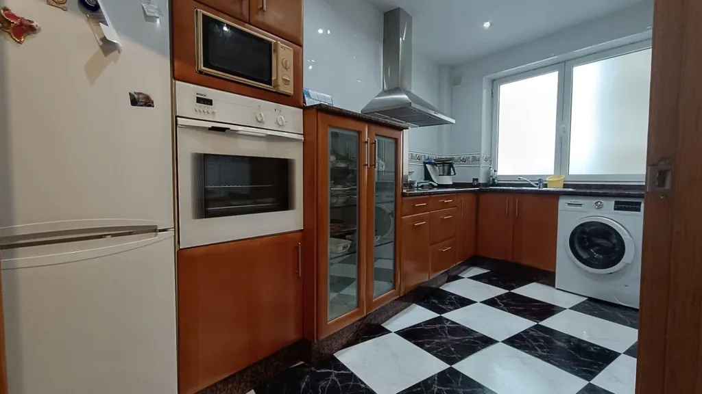 Kitchen - Reformated Flat with High Ceilings in Zamora