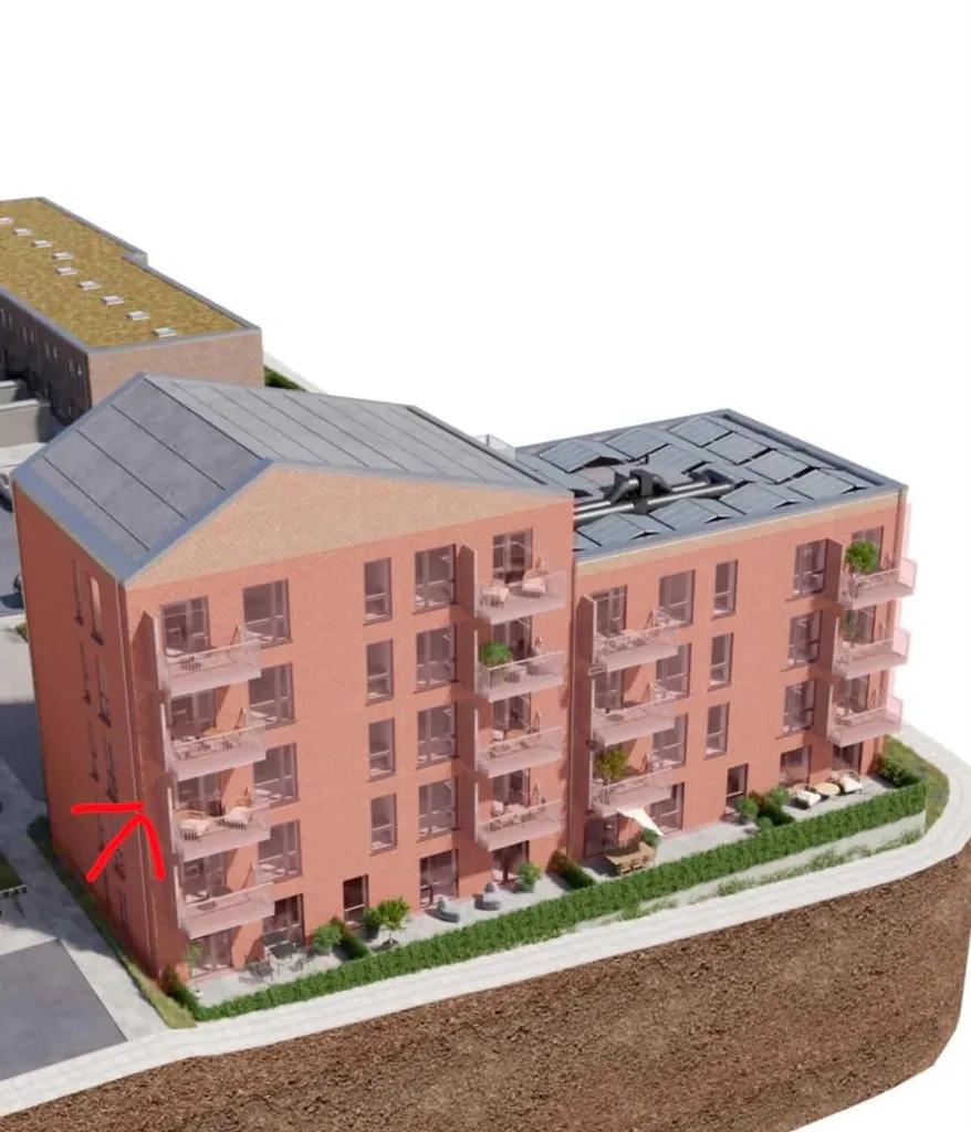 4-Bed Apartment with Balcony in Hedehusene