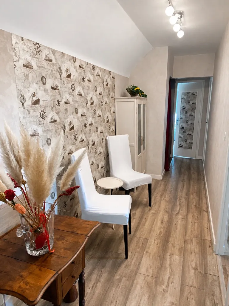Esik - Spacious House with Garden in Vichy
