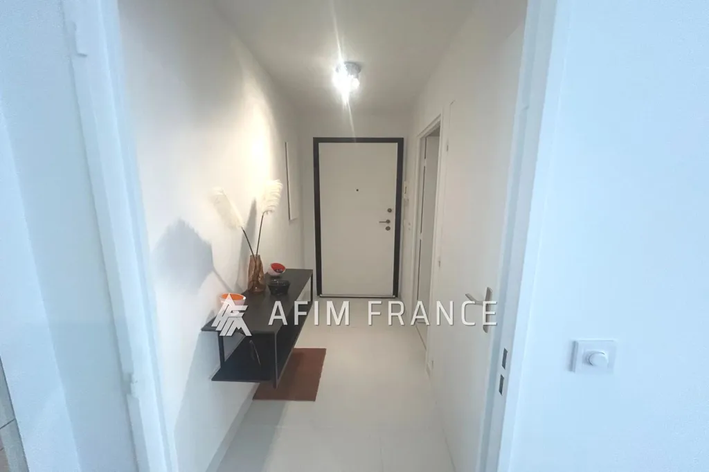 Esik - Renovated Studio with Parking in Beausoleil