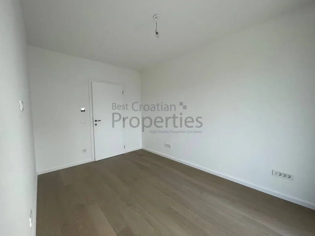Chambres - 4-Bedroom Apartment with Balcony in Velika Gorica