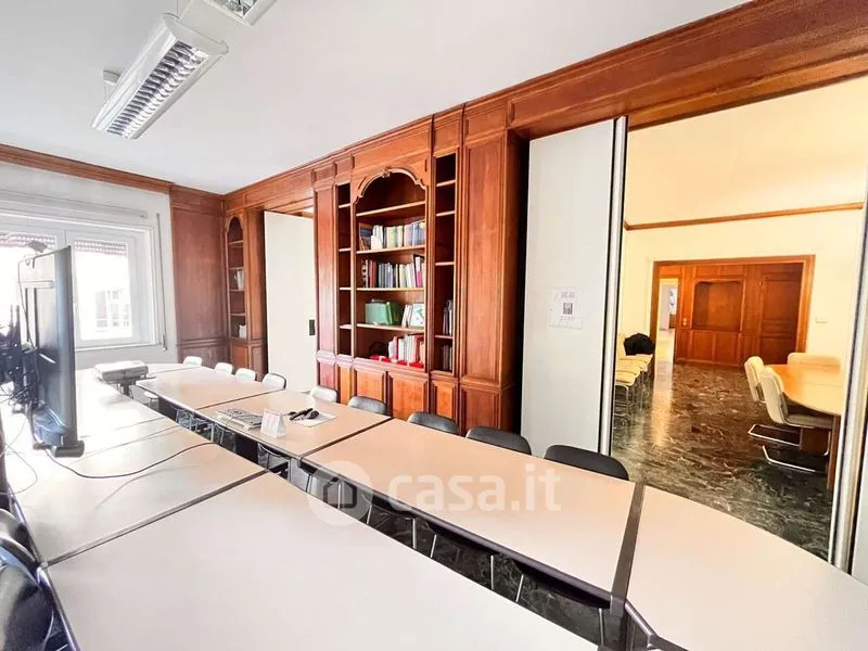 Bureau - Versatile Apartment in Via Torlonia, Rome