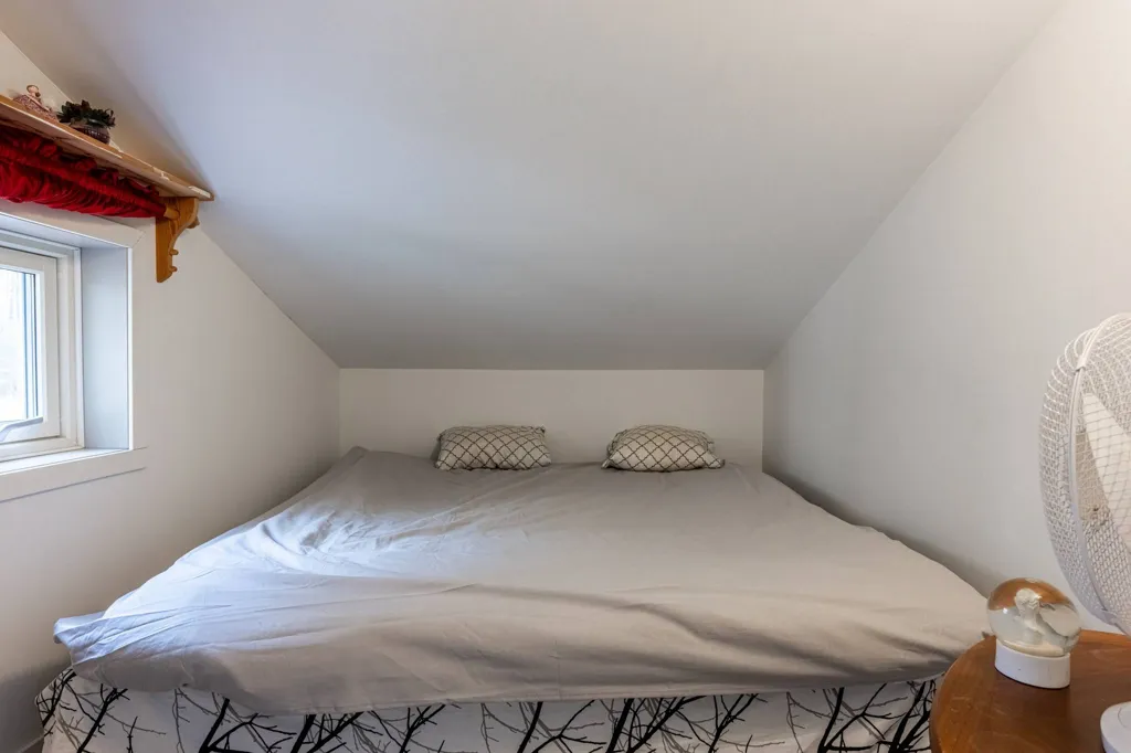 Bedrooms - Year-Round Cottage with Boat Access in Binnäset