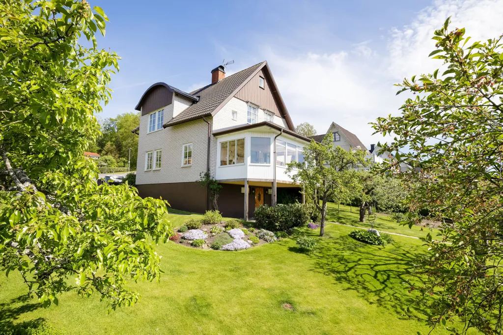 Jardin - Charming 1911 Villa with Garden in Jönköping