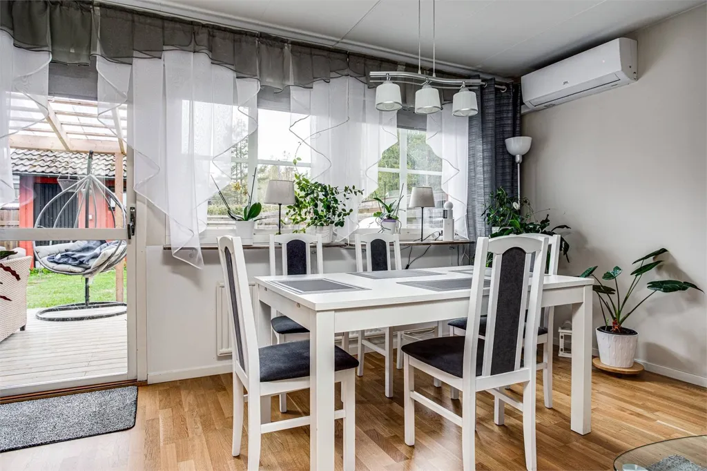 Söögituba - Corner Flat with Modern Finish in Kopparberg