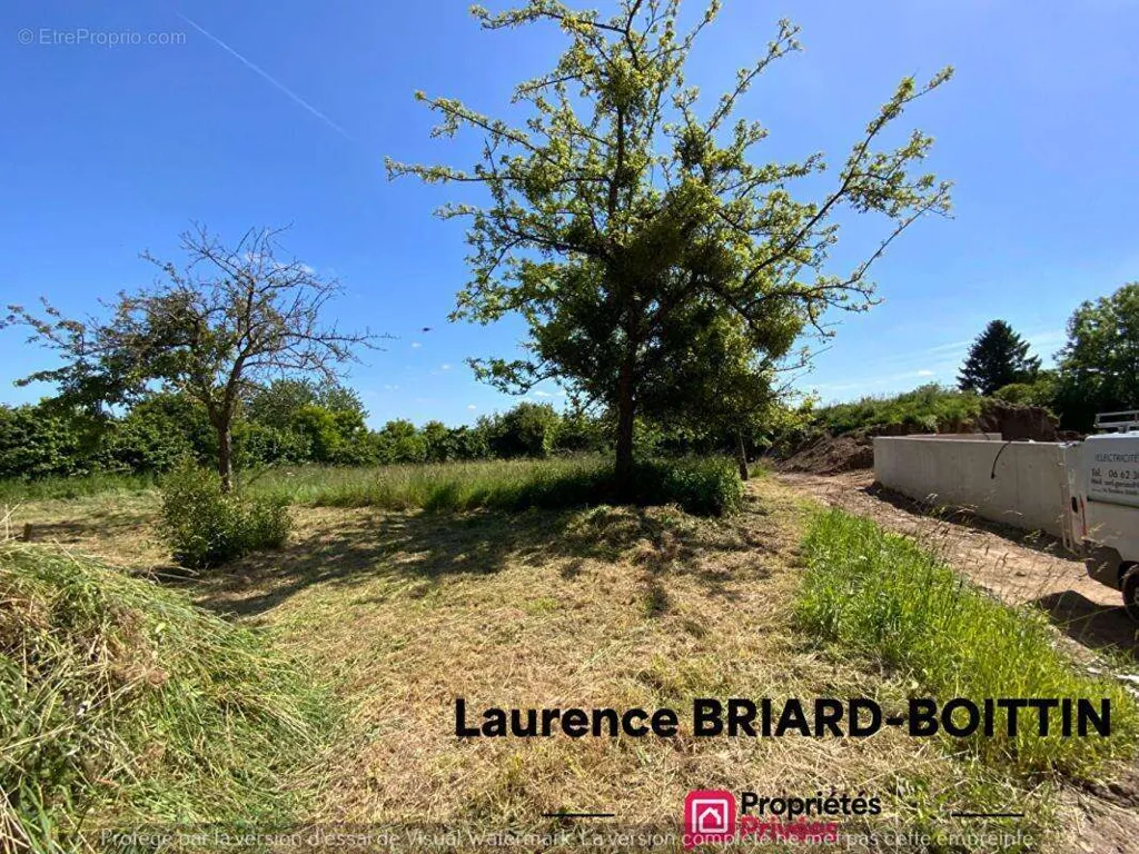 Aed - Renovable Building Plot with Valley View in Montbray