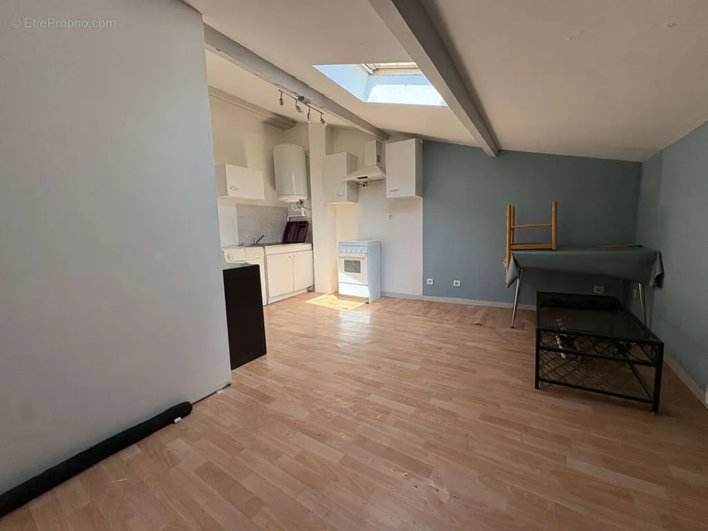 Rooms - 4-Unit Apartment Building in Vic-le-Comte Centre
