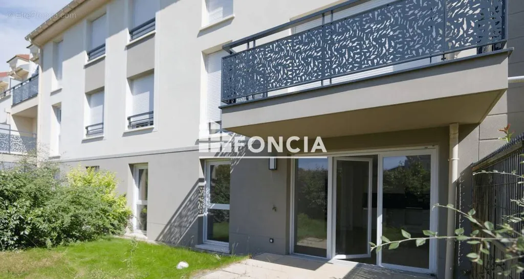 Välivaade - 3-Piece Garden Flat in Dammarie-les-Lys
