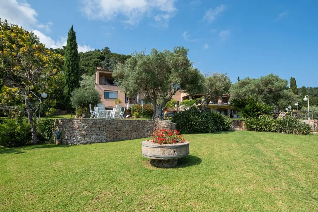 Garden - Mediterranean House with Sea Views in Begur