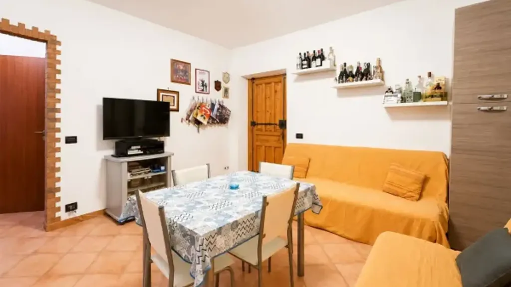 Dining Room - Rustic Trilocale with Balcony in Valenzani, Asti