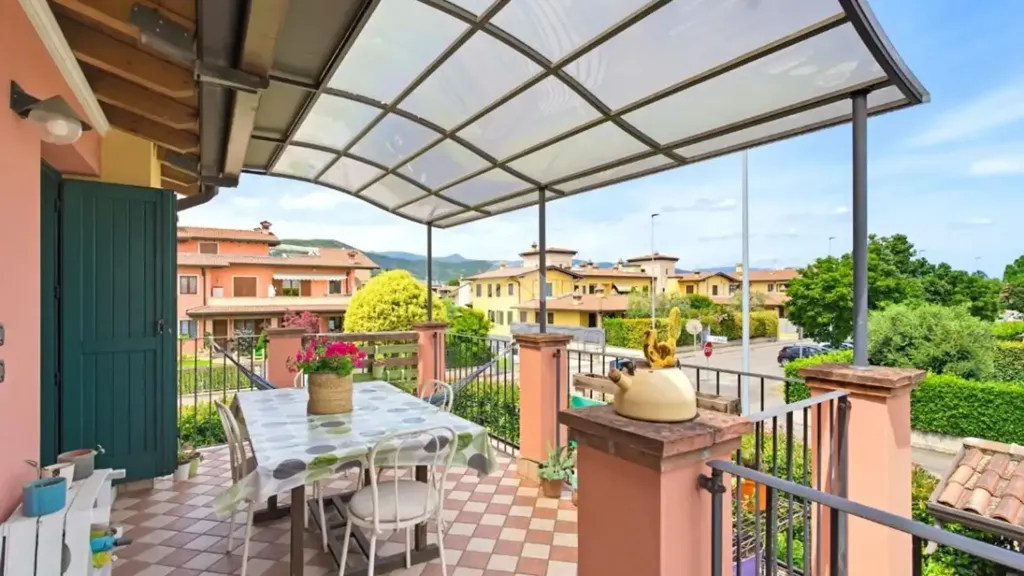 Terrass - Bright Apartment with Terrace in Mazzano