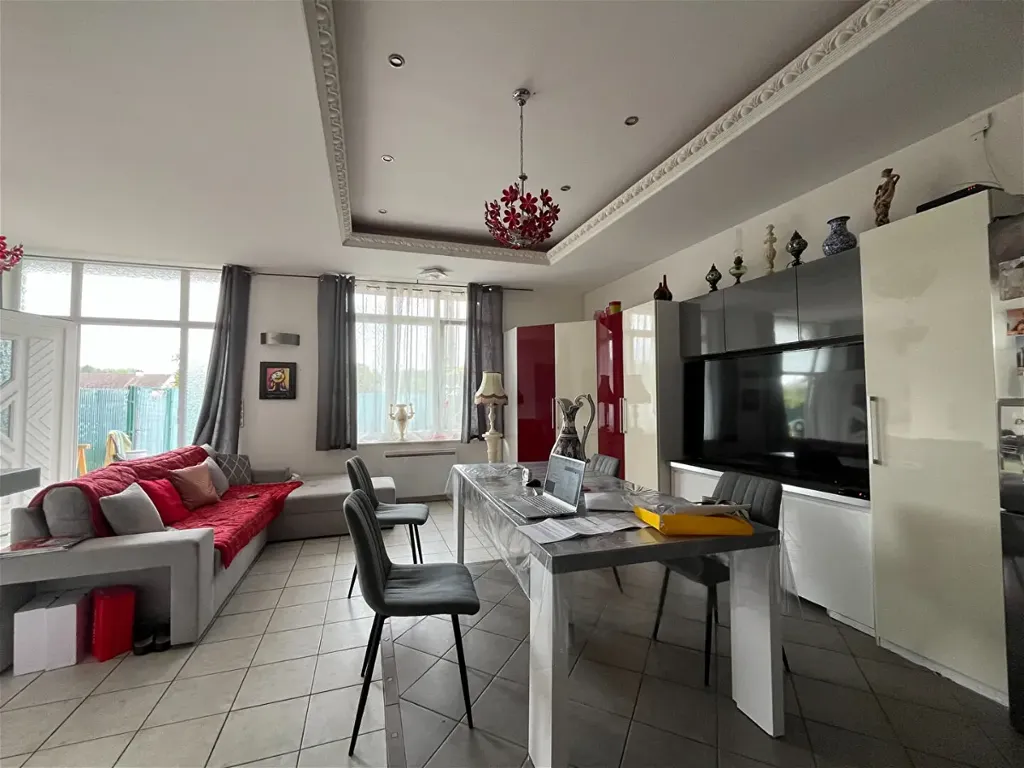 Maison 16 pièces à Dordives