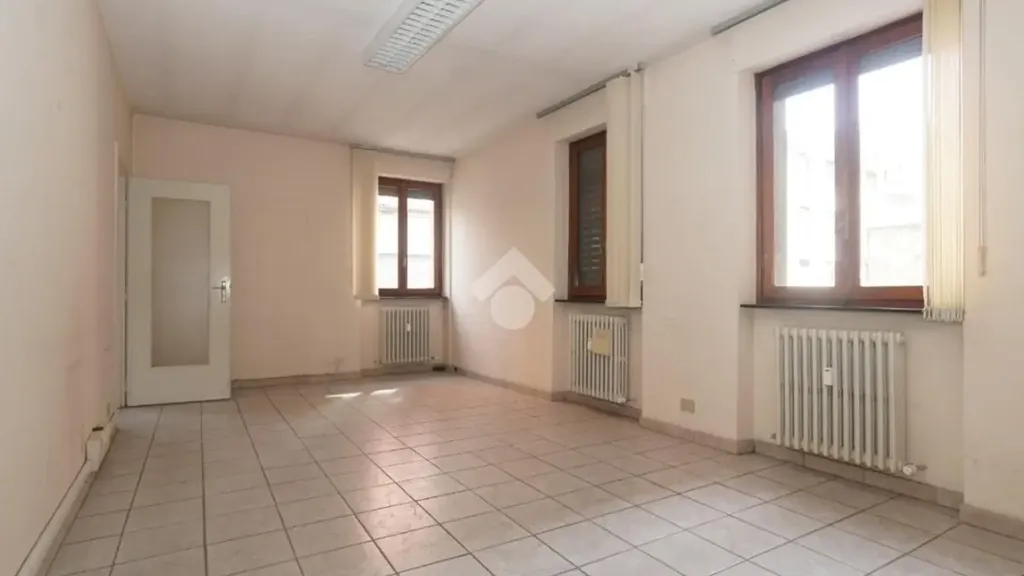 Pièces - Commercial Space with Central Location in Susa
