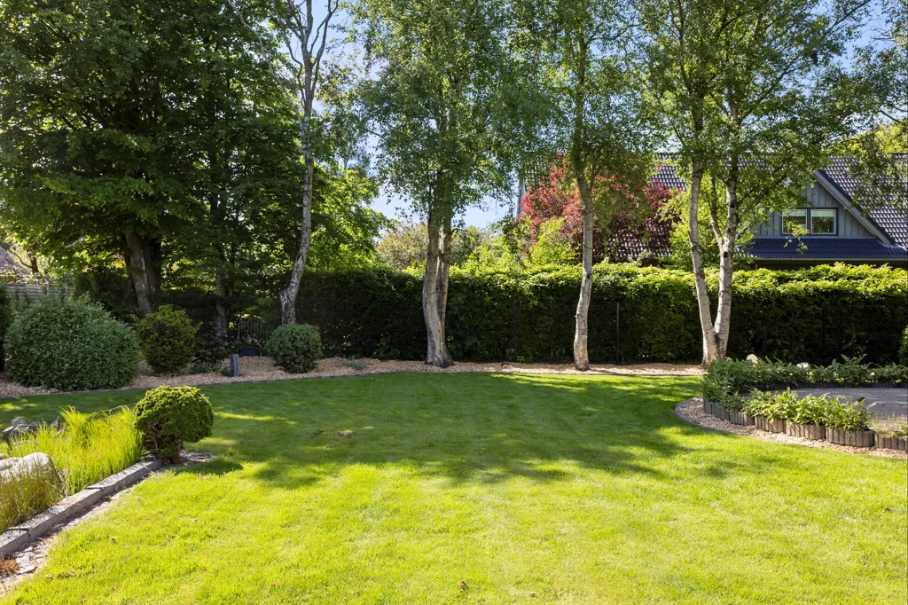 Jardin - Spacious Villa with Garden in Mollerup