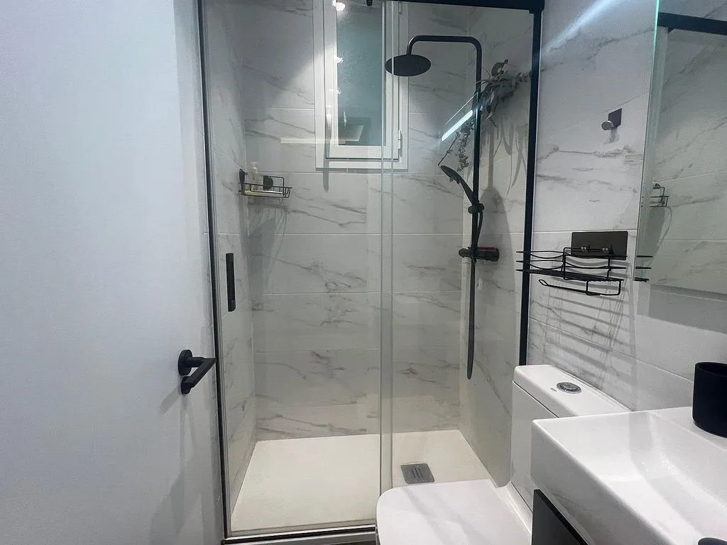Bathrooms - Amueblado Flat near Retiro Park, Madrid