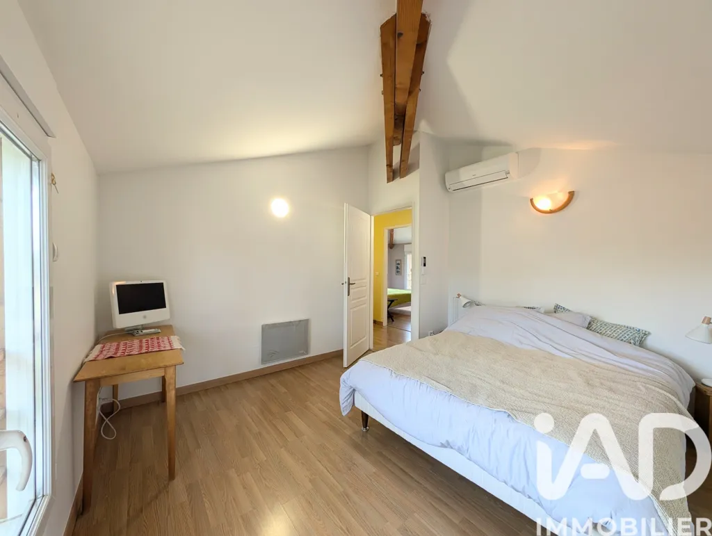 Chambres - Maison Traditionnelle avec Piscine à Cornebarrieu