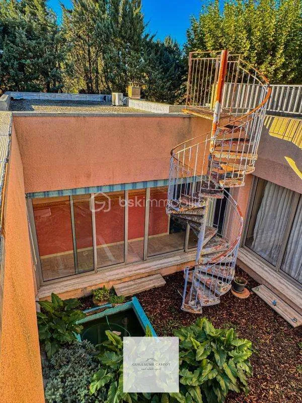 Pièces - Villa d'Architecte avec Piscine et Parc Arboré