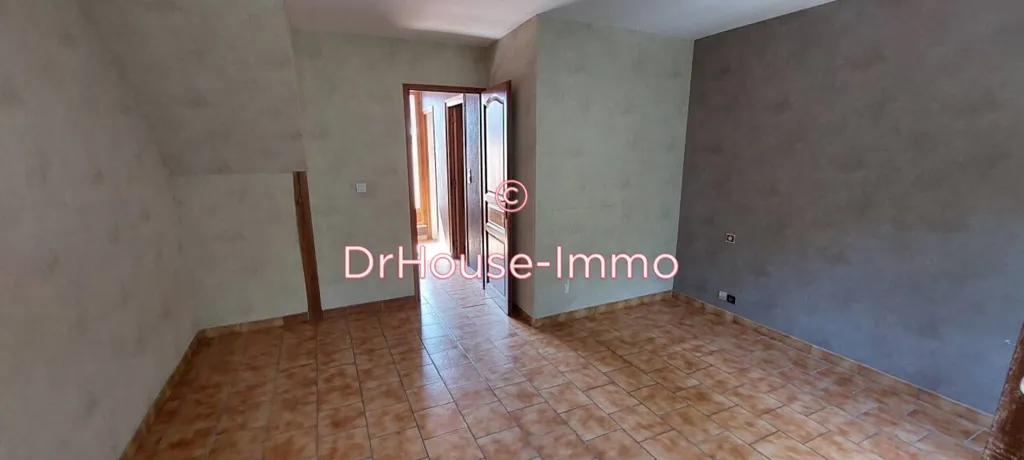 Pièces - Immeuble avec Local Commercial et Appartement Triplex à Troyes