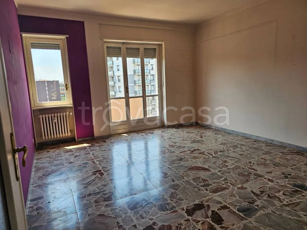 Pièces - Apartment with Balconies in Central Turin