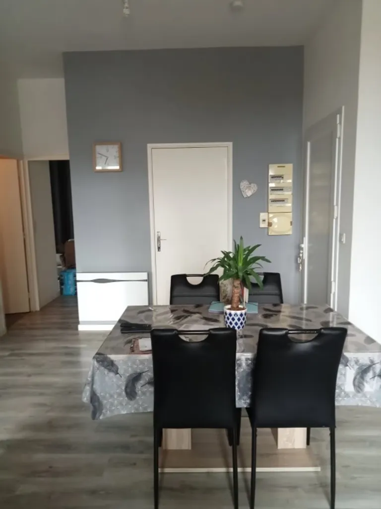 Salle à manger - Appartement Lumineux en Centre-Ville à Luçon