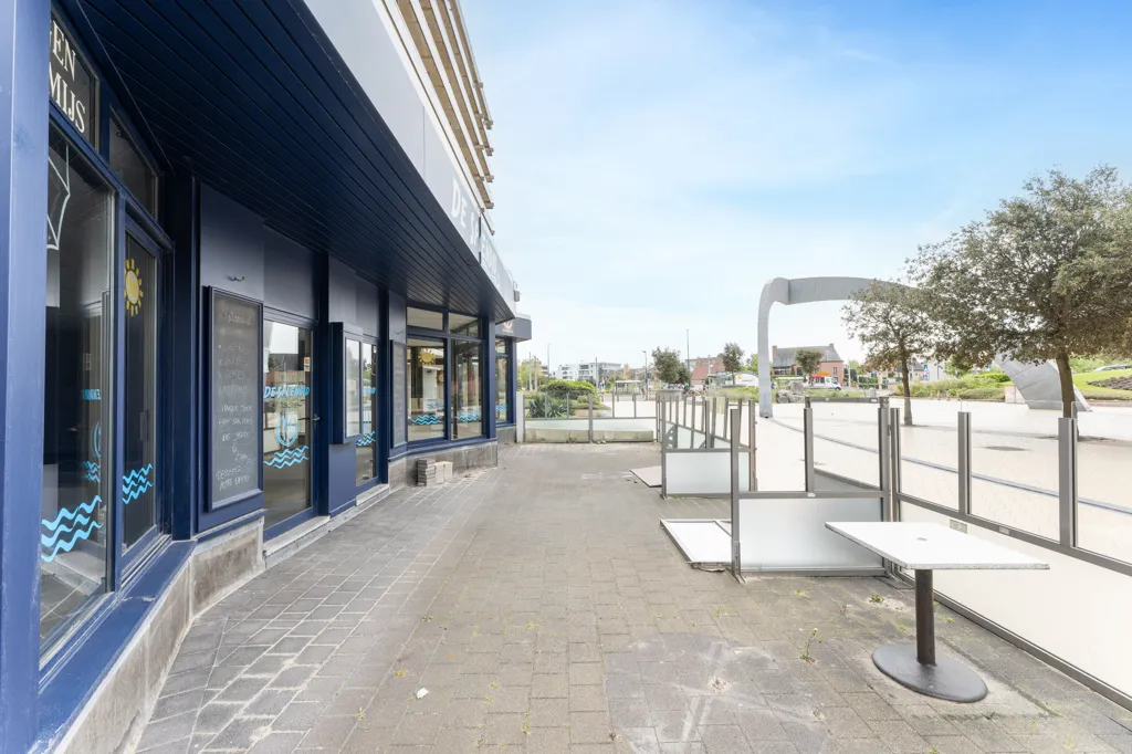Välivaade - Commercial Ground Floor in De Panne