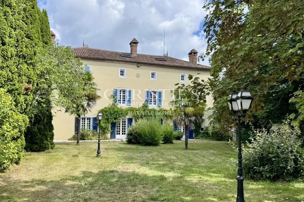 Extérieur - Domaine Historique avec Écuries dans le Périgord Vert