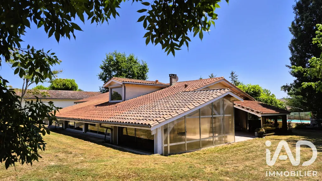 Extérieur - Maison avec Piscine et Jardin à Sauveterre-de-Guyenne