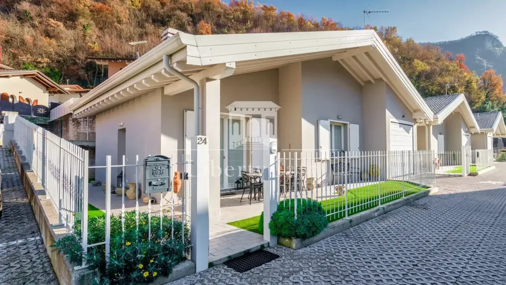 Extérieur - Contemporary Villa with Solar Panels in Vobarno