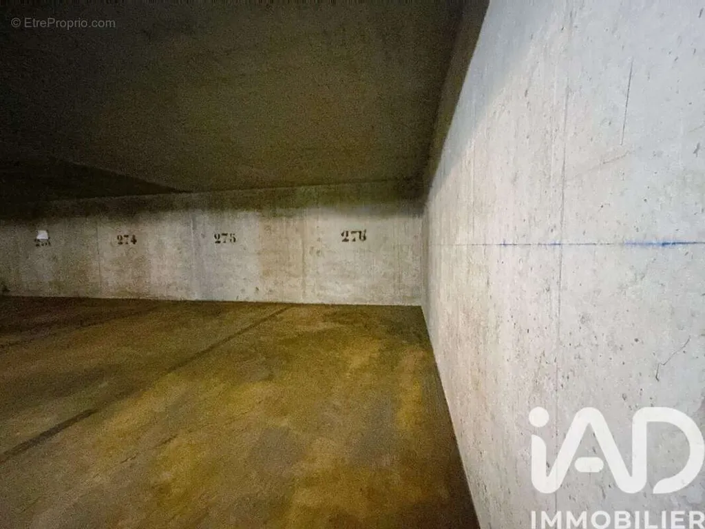 Garage - Parking Boxable à Cergy, Proche Gare