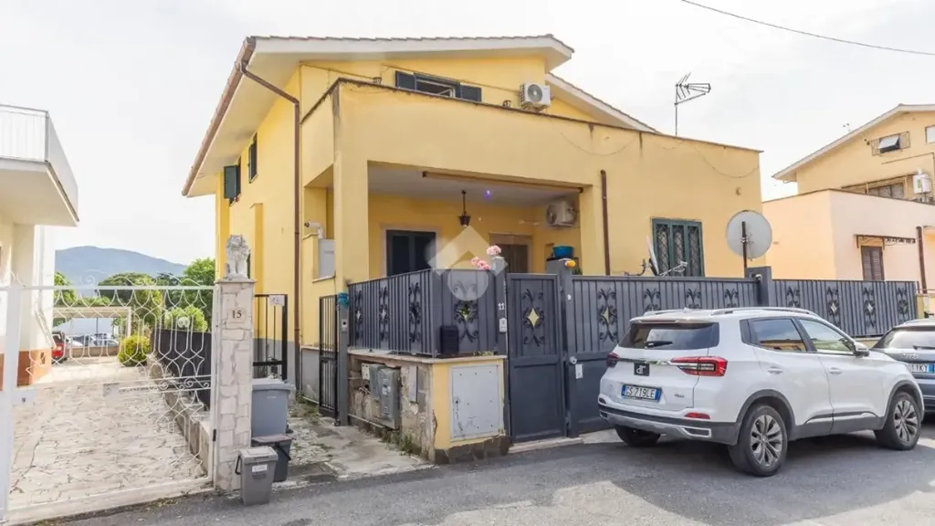 Esterno - Rustic Trilocale with Terrace in Guidonia Montecelio