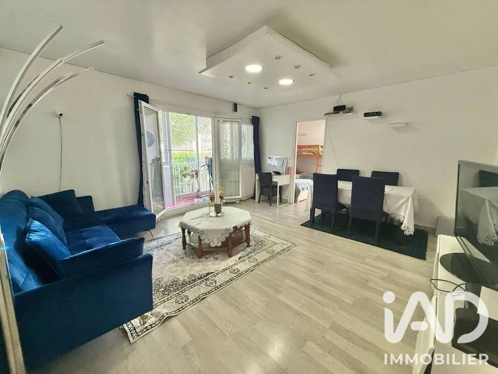 Soggiorno - Apartment with Balcony in Meaux