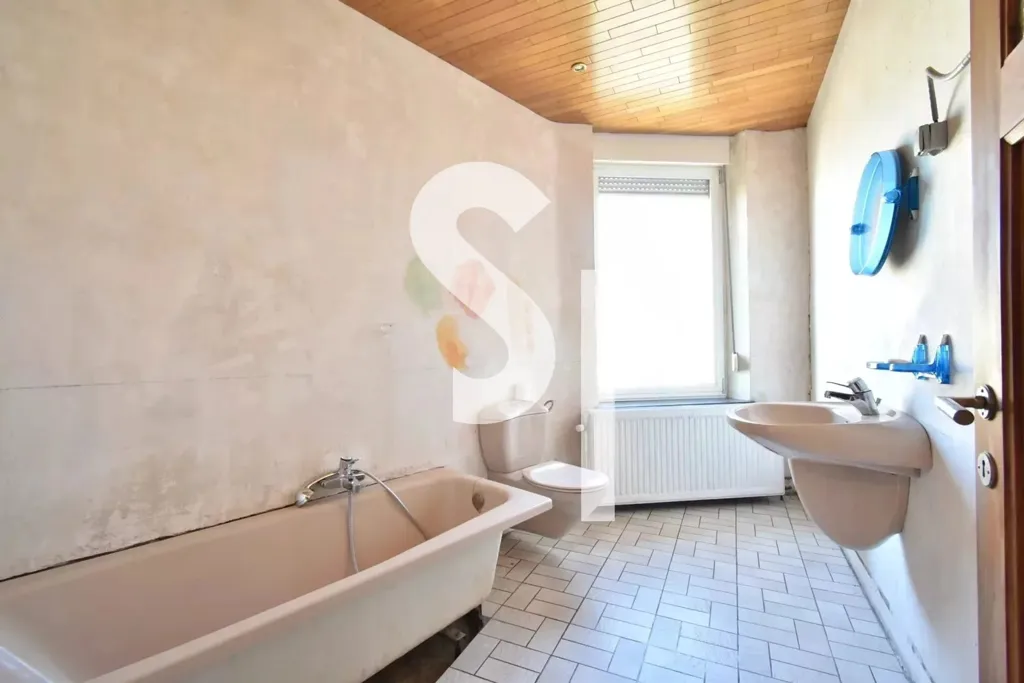 Salles de bain - Maison à Rénover avec Jardin à Saint-Mard