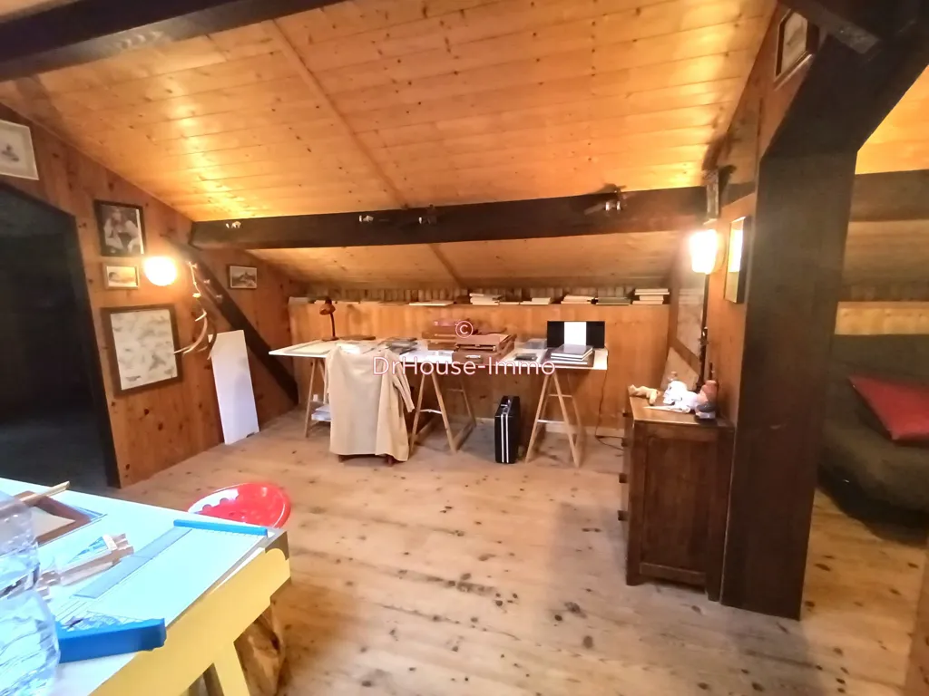 Pièces - Maison Indépendante avec Grand Terrain à Proximité