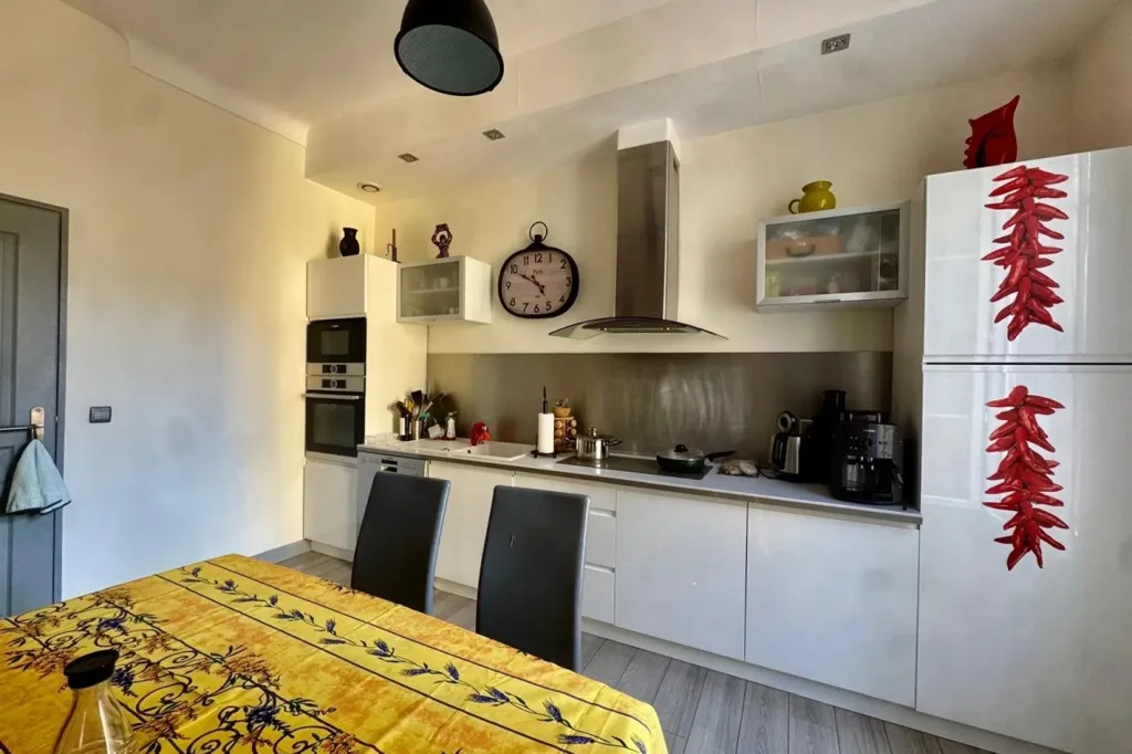 Cuisine - Appartement 4 Pièces dans Immeuble Art Déco à Nice
