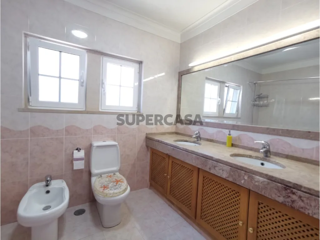 Vannitoad - Five-Bedroom House with Pool in Cascais