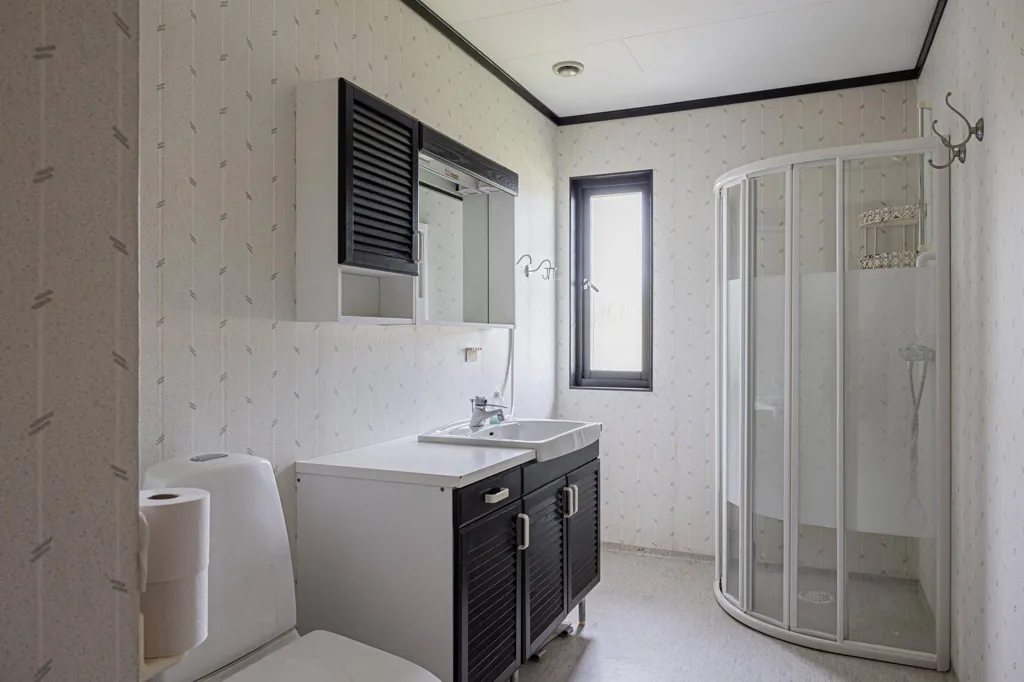 Bathrooms - Sutteräng Villa with Balcony in Västmanland