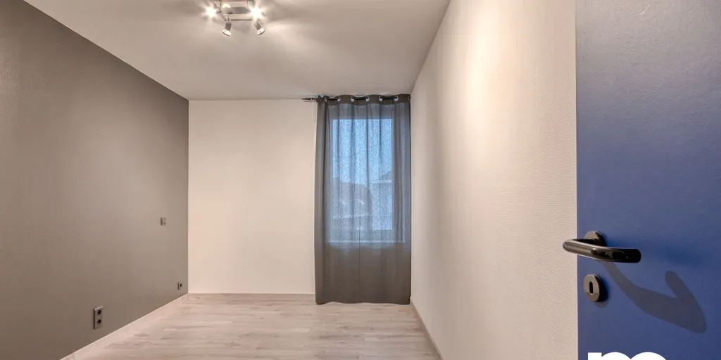 Esik - Stylish House with Pool in Lendelede