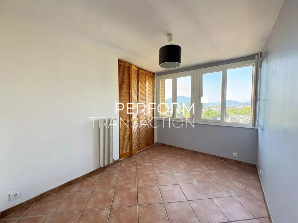 Pièces - Appartement avec vue montagnes au 11ᵉ étage à Grenoble