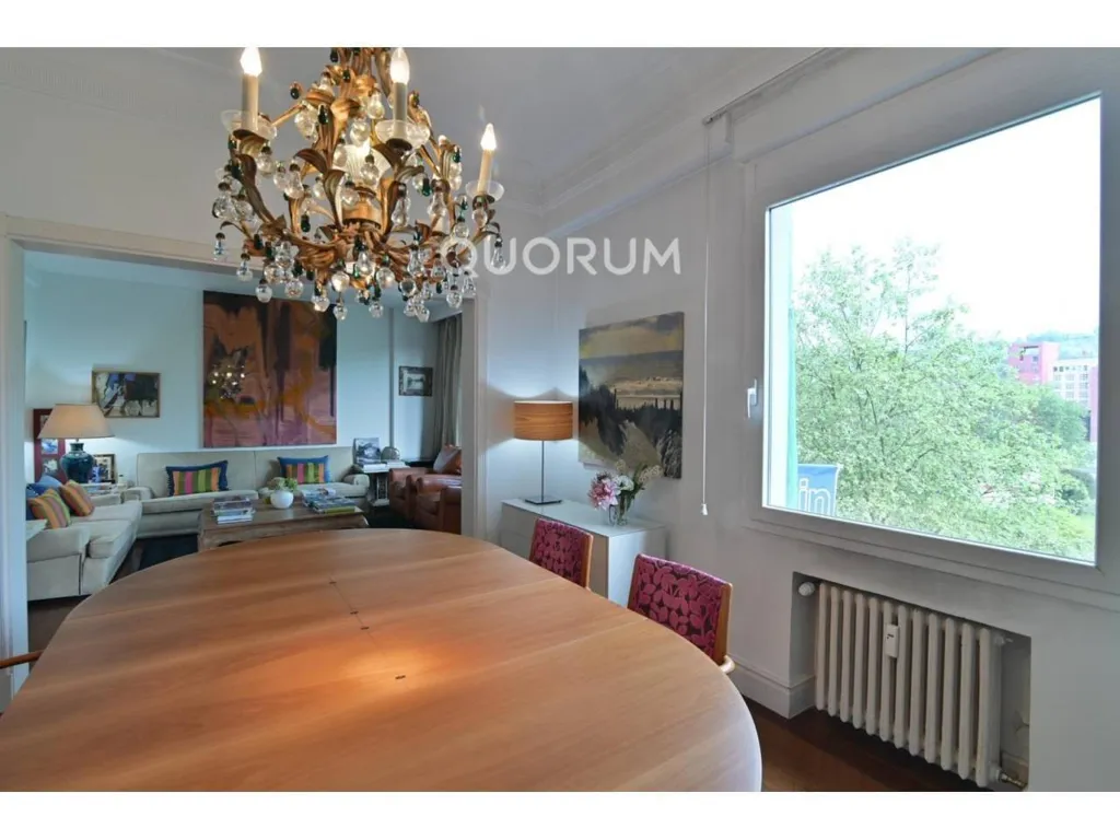 Salle à manger - Señorial Flat with Park Views in Abando, Bilbao