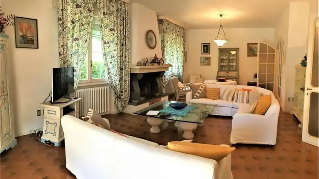 Elutuba - Villa with Garden in Forte Dei Marmi
