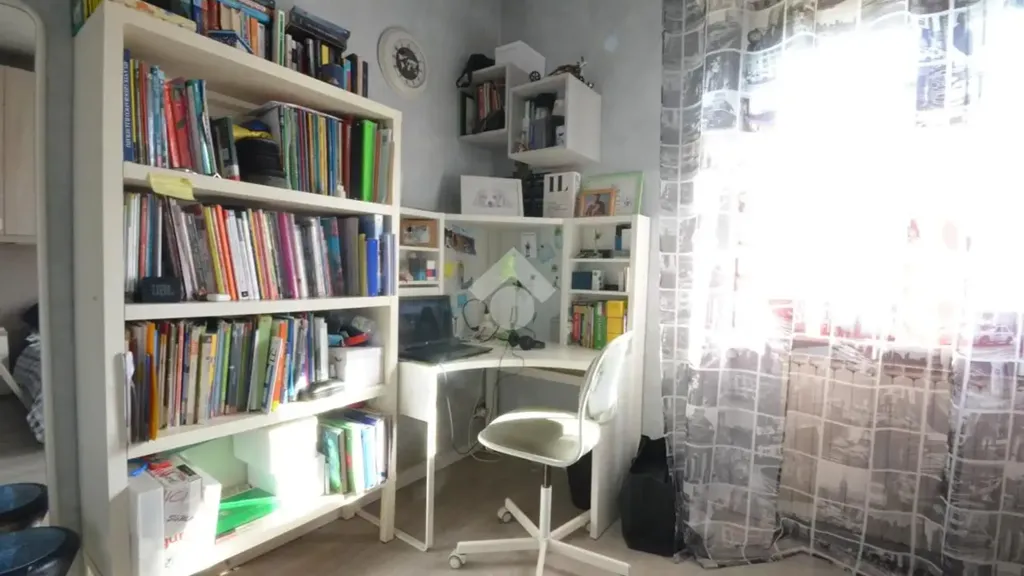 Bureau - Four-Bedroom Apartment with Balcony in Roncadelle