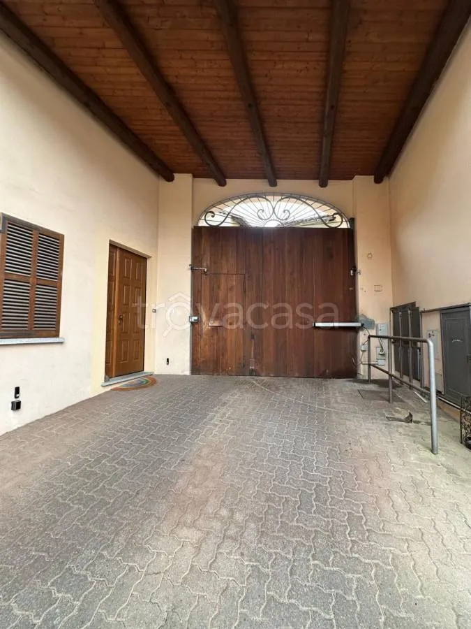 Garage - Armed Trilocale with Balcony in Rosta