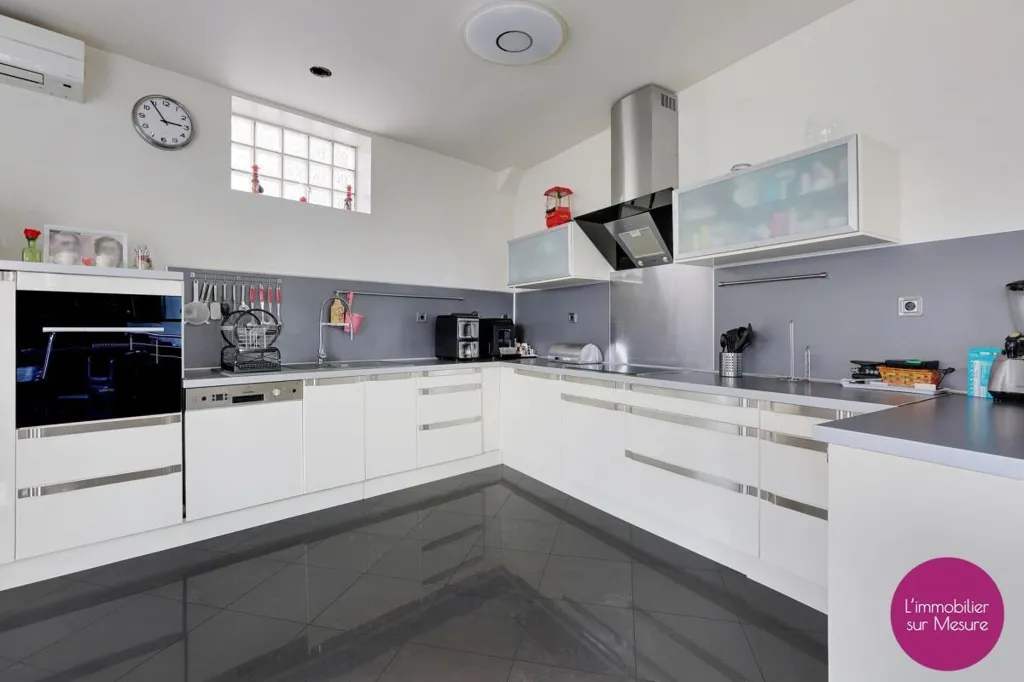 Kitchen - House with Rooftop in Fontenay-sous-Bois