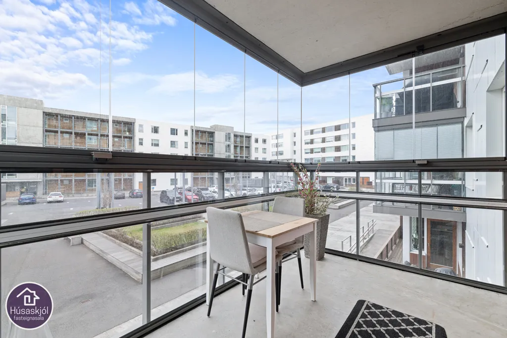 Balcony - Apartment with Balcony in Reykjavik
