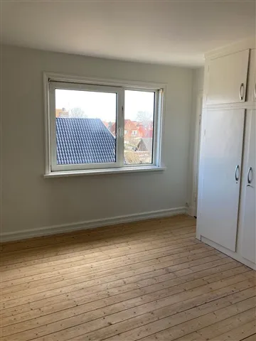 Pièces - Refurbished Flat with Balcony in Central Location