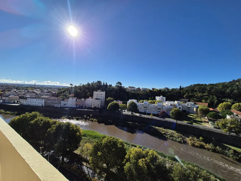 Rõdu - Top-Floor Apartment with View in Alès