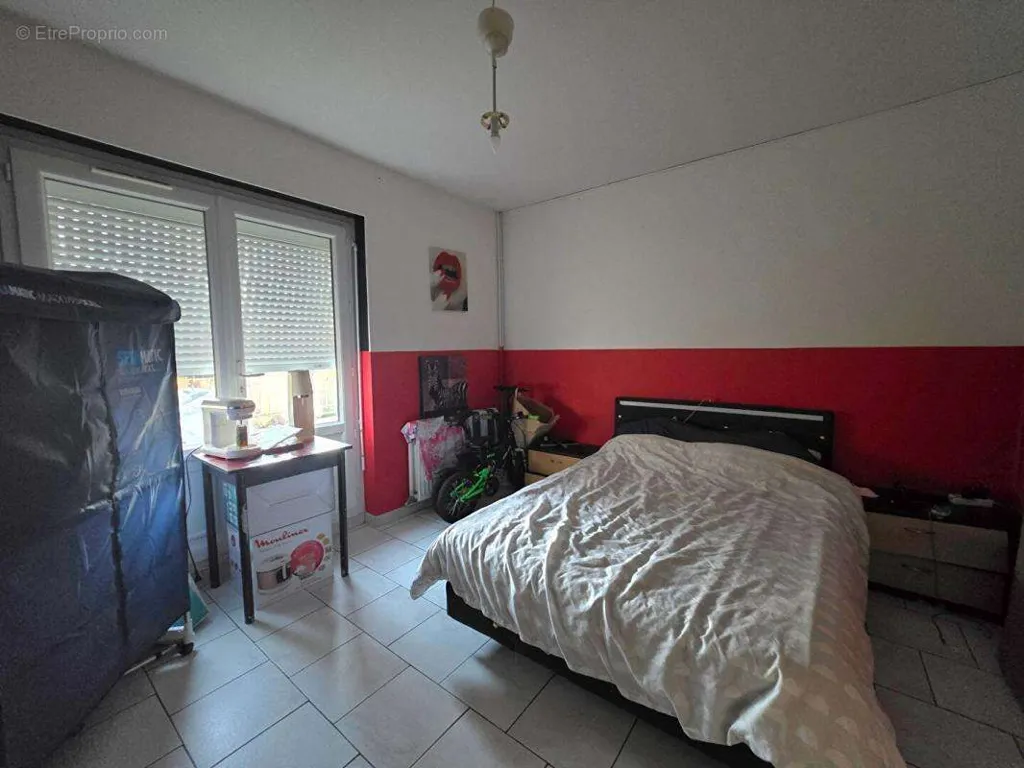 Chambres - Maison avec Jardin et Garage à Fourmies